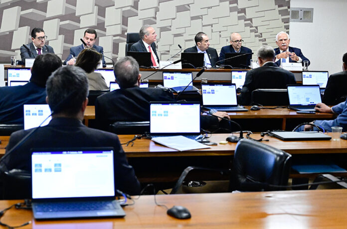 Banco Master: gestão fraudulenta limita atuação de auditores, dizem debatedores