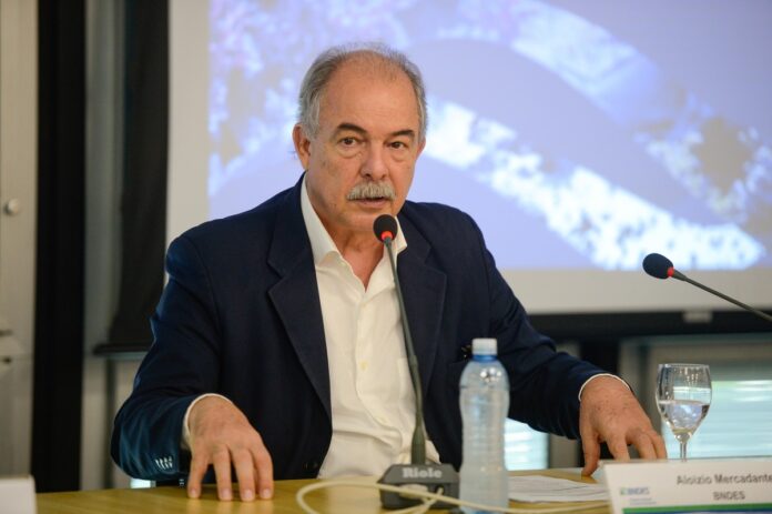 BNDES está empenhado em ajudar a encontrar solução para Raízen, diz Mercadante