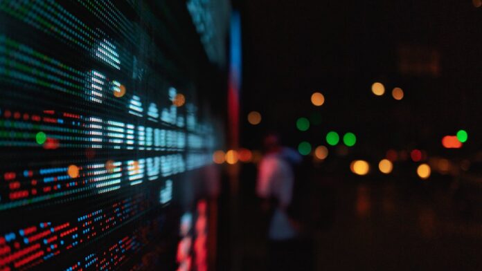 Tela de um iPhone mostrando a interface do aplicativo Google Fotos com o menu de edição de datas aberto.