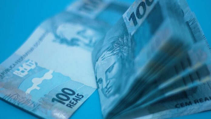 Crise do petróleo leva países a adotar medidas para conter impacto nas famílias