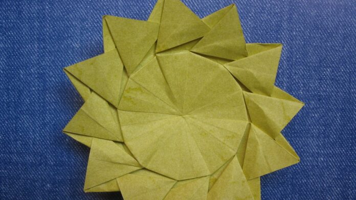 Fachada de um edifício corporativo moderno com logotipo da Dasa em destaque, refletindo luz solar.