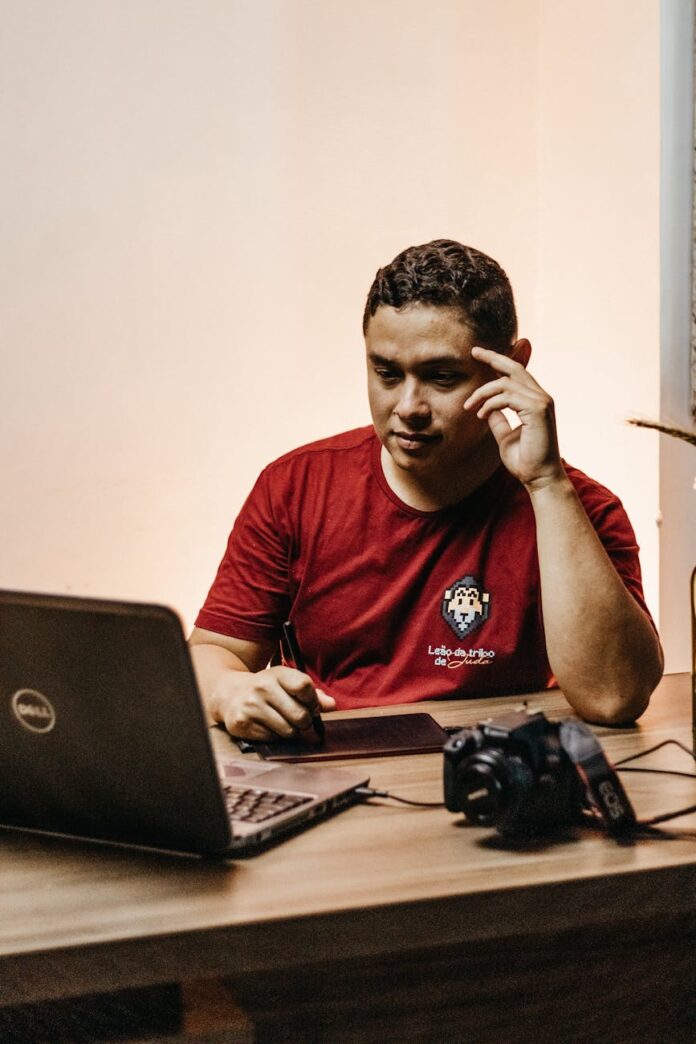 Foto profissional grátis de ambiente criativo, ambiente de trabalho, ambiente interno