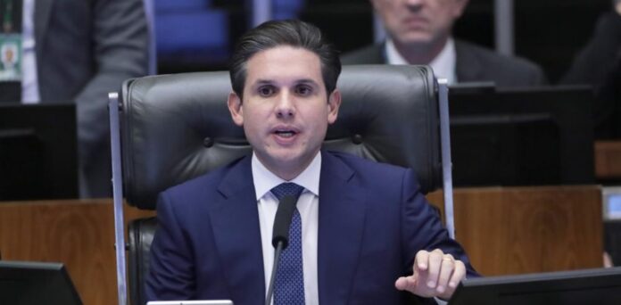 hugo-motta-diz-que-projeto-sobre-o-banco-central-resposta-ao Hugo Motta diz que projeto sobre o Banco Central é resposta ao caso Master