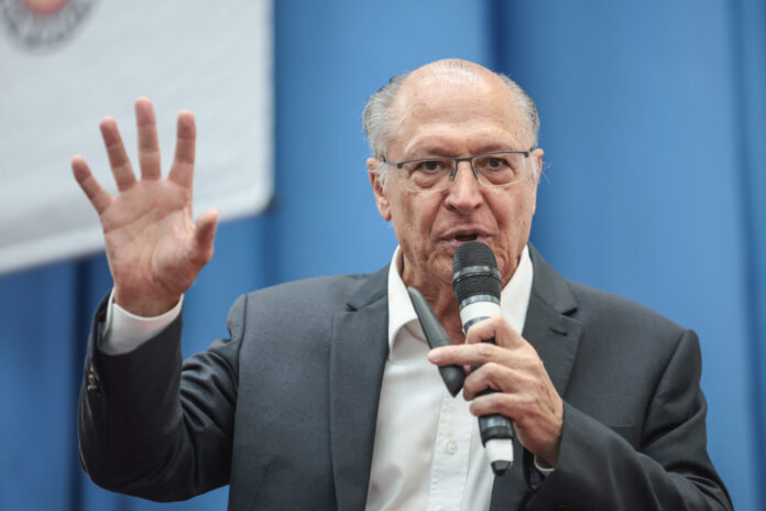 Motta atende Alckmin e Câmara aprova projeto que expande crédito para exportação