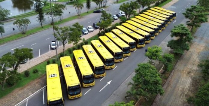 Novos ônibus adquiridos para o transporte público de Joinville (SC) são inspecionados pela prefeitura e empresas Gidion e Transtusa nesta segunda-feira (02)