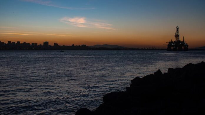 Petróleo em alta encarece combustíveis no Brasil; veja impactos da guerra