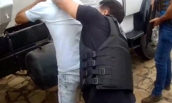 Professor é preso suspeito de praticar crimes sexuais contra alunas adolescentes dentro de escola na BA