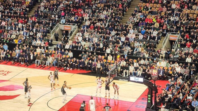 Victor Wembanyama pendant le match de NBA Toronto Raptors – San Antonio Spurs en février 2024