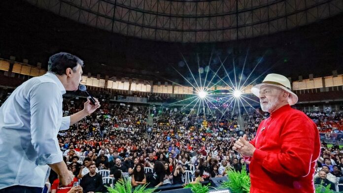 Ministro da Educação, Camilo Santana e Presidente da República, Luiz Inácio Lula da Silva durante encontro com os alunos da R