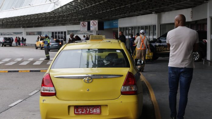 Rio de Janeiro (RJ), 02/10/2023 - Movimento de passageiros no Aeroporto Internacional Tom Jobim, no Galeão, após migração de