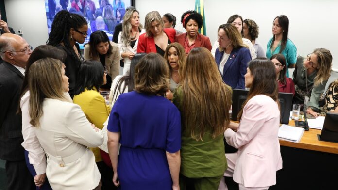 Brasília-DF - 18/03 /2026 - Deputada Erika Hilton durante a primeira reunião da comissão de Defesa dos direitos da Mulher.