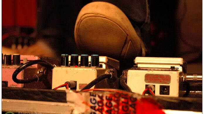 sport-perde-z-lucas-mas-pode-ter-tr-s-retornos-na- Jogadores do Sport em treinamento no campo, com foco em atletas realizando exercícios físicos com bola.