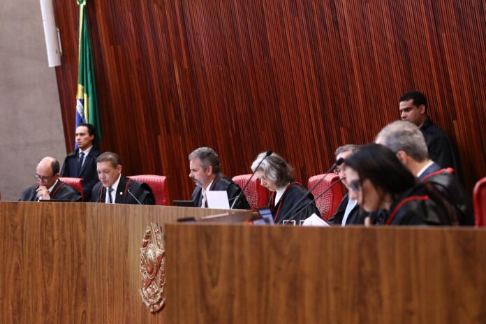 TSE aumenta responsabilidade de candidatos e provedores sobre uso de IA nas eleições