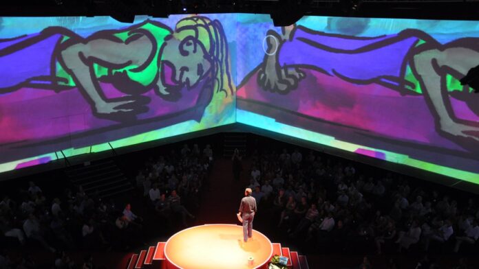 Fachada de um prédio corporativo com o logotipo da Unilever em destaque sob um céu claro.