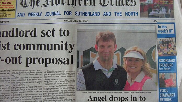 Cartazes promocionais das séries The Boys e Hacks exibidos lado a lado em fundo colorido.