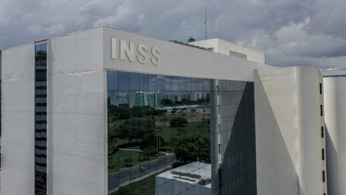 Brasília (DF), 03/11/2023, Prédio do Instituto Nacional do Seguro Social. Edfício sede do INSS. Fachada do INSS. Setor de aut