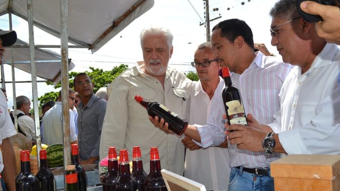 O deputado estadual Rosemberg Pinto retornou a cidade de Santa Teresinha, neste sábado (06), desta vez com o Governador Rui C