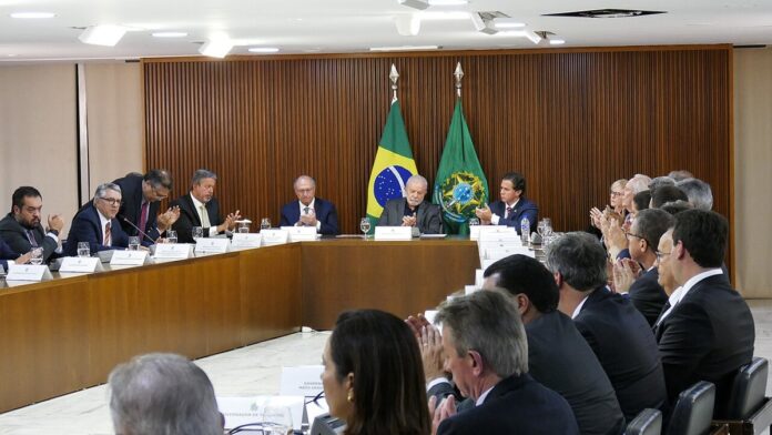 Nesta segunda-feira (9), o presidente da República, Luiz Inácio Lula da Silva (PT) se reúne presencialmente com governadores