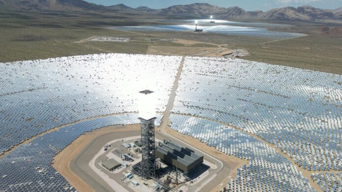 s4-208e4f7dbee2-1 Expansive solar power plant in the California desert, showcasing renewable energy technology.