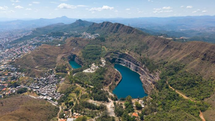 s4-214626a14240 Stunning aerial view of Serra do Curral and its lagoon in Belo Horizonte, Brazil.