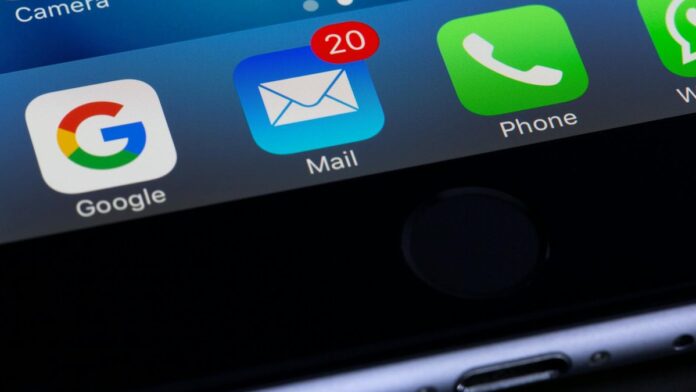 s4-26d14e5e4893-2 A close-up photo of a smartphone displaying popular apps like Google and Mail.