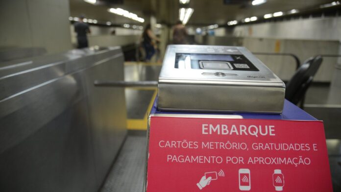 Metrô Rio lança serviço de pagamento da tarifa por tecnologia de aproximação, com cartões, celulares e outros dispositivos, d