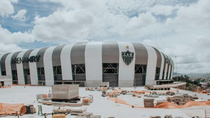 s4-28d1ebfdf5f4-3 Aerial view of the Arena MRV stadium in Belo Horizonte under construction, showcasing modern architecture.