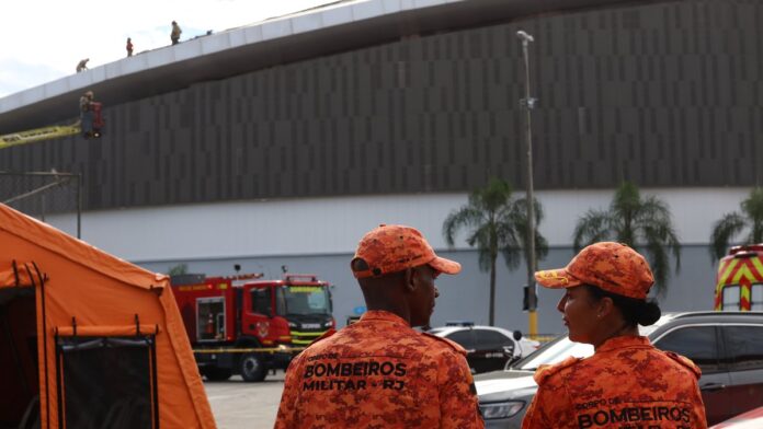 Rio de Janeiro, 08/04/2026 - Incêndio atinge o teto do Velódromo no Parque Olímpico do Rio de Janeiro, na Barra da Tijuca.