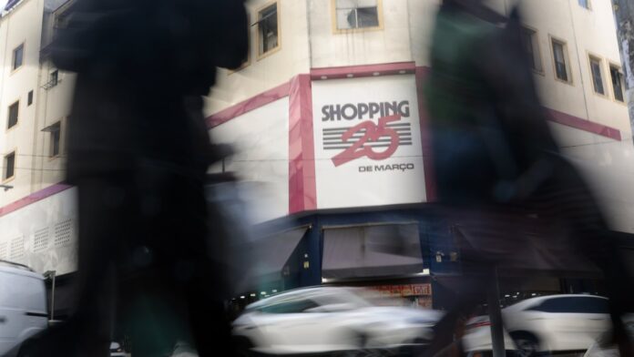 São Paulo (SP), 17/07/2025 - Movimento na Rua 25 de Março, que sofreu críticas do governo dos Estados Unidos.