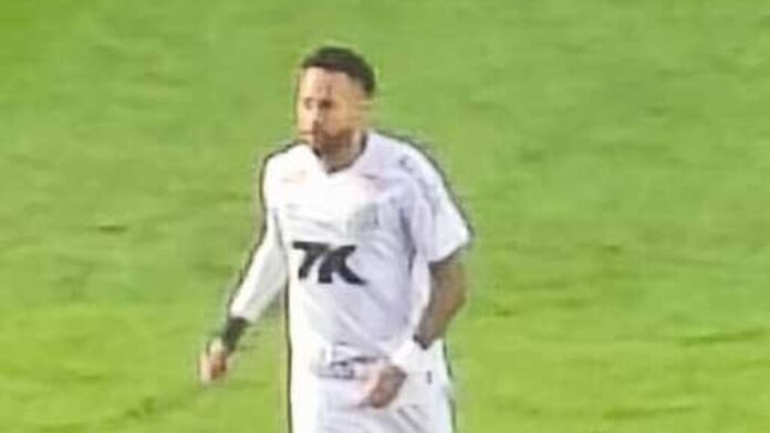 Partida entre Santos e Fortaleza, disputada na Vila Belmiro, em 2 de novembro de 2025