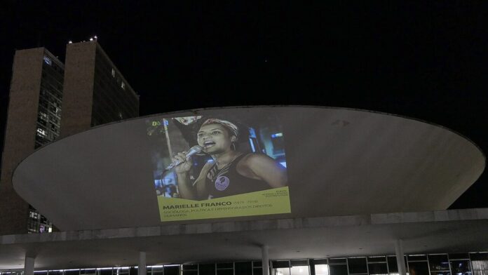 A cúpula da Câmara dos Deputados recebe, das 19h às 20h desta sexta-feira (24), a projeção de imagens de mulheres negras. O e