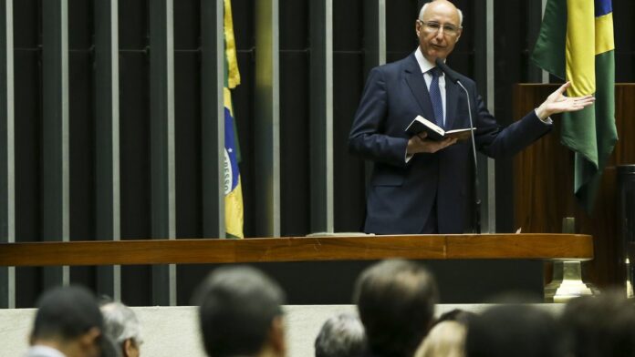 Brasília - O presidente do Tribunal Superior do Trabalho (TST), Ives Gandra, participa de sessão em homenagem aos 70 anos do