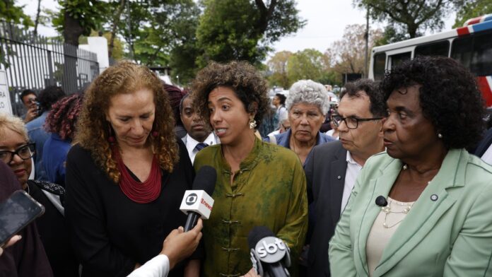 Rio de Janeiro (RJ), 30/10/2025 – Deputados Jandira Feghali, Talíria Petrone, Reimont, Chico Alencar e Benedita da Silva acom