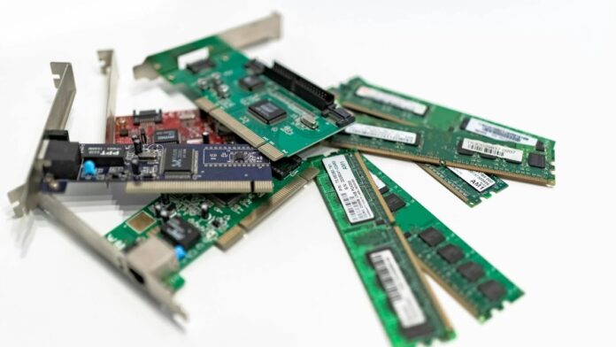 A detailed close-up of computer RAM sticks and PCI cards arranged on a white surface for tech illustration.