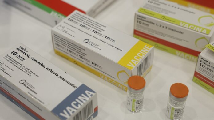 Rio de Janeiro (RJ), 07/05/2025 – Vacinas de poliomelite, sarampo; caxumba e rubéola produzidas por Bio-Manguinhos/Fiocruz, e