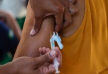 Vacina contra gripe em dose dupla pode reduzir a mortalidade por AVC em 20% Rio de Janeiro (RJ), 10/05/2025 – Rio promove o Dia D contra a gripe e também aplica a Tríplice Viral, na Lapa, centro da cap