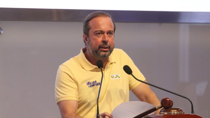 s4-7448694a5c96 São Paulo (SP), 15/12/2023 - O ministro de Minas e Energia, Alexandre Silveira, participa do leilão de contrataçao de concess