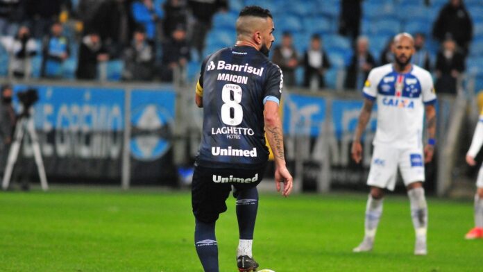 Capitão Maicon do Grêmio em lance da partida entre Grêmio 1 x 1 Cruzeiro válida pelo Campeonato Brasileiro 2018 na Arena do G