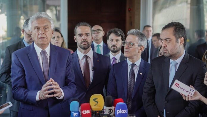 s4-7d32594505c2-13 Brasília - 24/05/2023 - Os governadores de Goiás, Ronaldo Caiado, do Rio Grande do Sul, Eduardo Leite, de Minas Gerais, Romeu