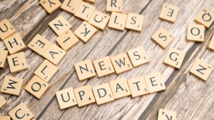 s4-91fc90770233-7 Scrabble tiles spelling 'News Update' on a wooden background, ideal for media and communication concepts.