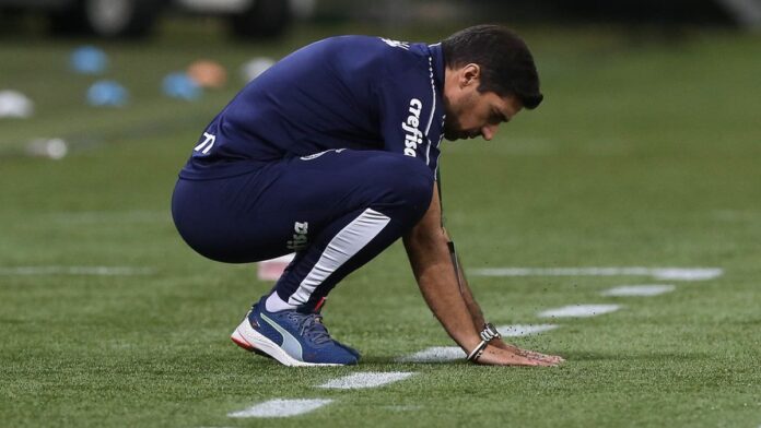s4-9f9b2c1672ec O técnico Abel Ferreira, da SE Palmeiras, em jogo contra a equipe do Delfín SC, durante partida válida pelas oitavas de final