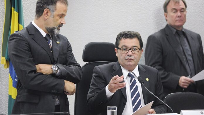 Parcial da sala de comissões do Senado Federal durante reunião realizada pela Comissão de Constituição, Justiça e Cidadania (