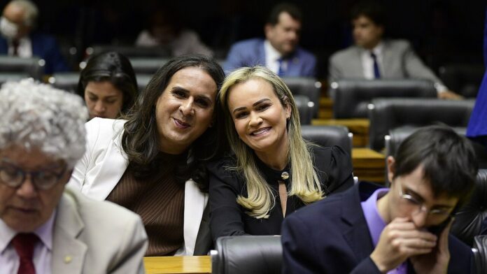 Plenário da Câmara dos Deputados durante sessão solene do Congresso Nacional destinada a inaugurar a 1ª Sessão Legislativa Or