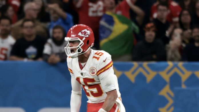 São Paulo (SP), 05/09/2025 - Jogador Patrick Mahomes durante partida entre Kansas City Chiefs e Los Angeles Chargers, na Neo