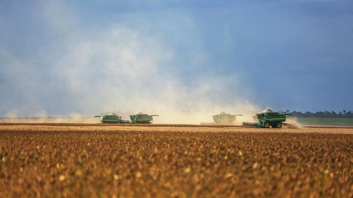 Wide shot of soybean harvesters working in Paragominas, Brazil, capturing agricultural activity.