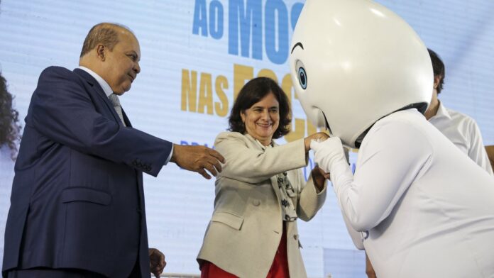 s4-cbeb6f2f2b00 Brasília (DF), 21/02/2024 - O governador do Distrito Federal, Ibaneis Rocha, e a ministra da Saúde, Nísia Trindade, participa