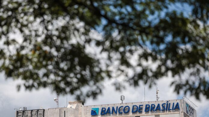 Brasília (DF), 19/11/2025 – Fachada do prédio do banco de Brasília (BRB). Em março de 2025, o conselho do Banco BRB aprovou
