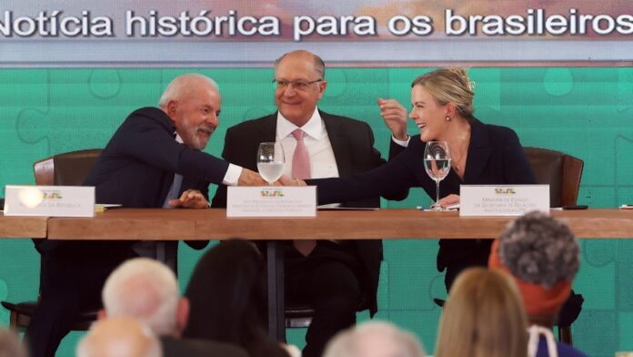 Brasília (DF), 05/08/2025 - O presidente da República, Luiz Inácio Lula da Silva, vice-presidente, Geraldo Alckmin e a minist