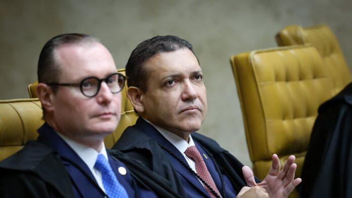 Ministros Cristiano Zanin e Nunes Marques durante a sessão plenária do STF. Foto: Gustavo Moreno/STF