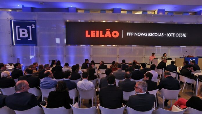 s4-f5bad2dea551-2 São Paulo (SP), 29/10/2023 - Leilão da Parceria Público-Privada (PPP) de Novas Escolas – Lote Oeste, na sede da B3 – a bolsa